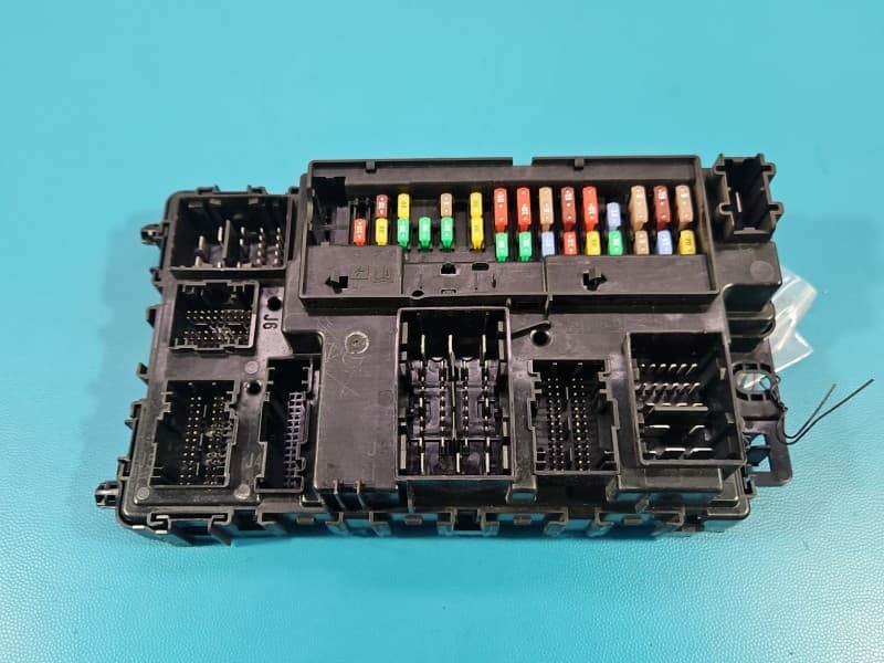 Skrzynka bezpieczników Ford Mondeo Mk5 A2C758706030000 HU5T-15604-DFE