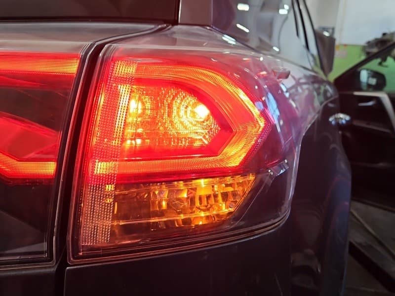 Lampa tył prawa błotnika Toyota Rav4 IV HB EUROPA 81550-42201 4AQ221-0001