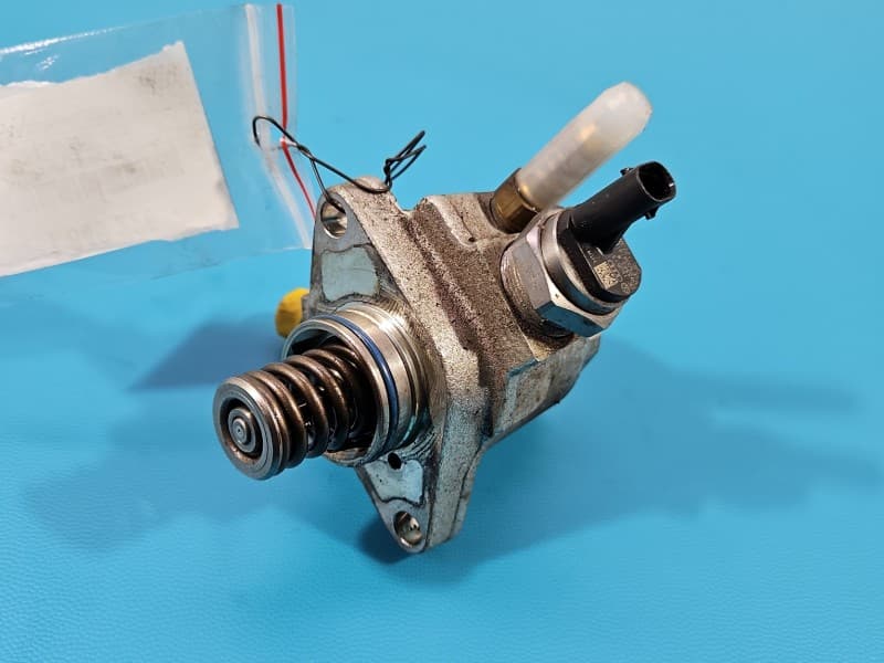 pompka Pompa paliwa Audi A3 8V 1,4 TFSI 04E127026H