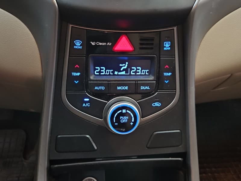 Konsola panel nawiewu Hyundai Elantra V 10-16 97250-3XFG0GU 97250-3XXXX