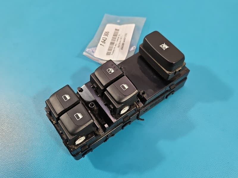 Przełącznik szyb kia Stonic 17-20 Kia EU 93570-H8000WK