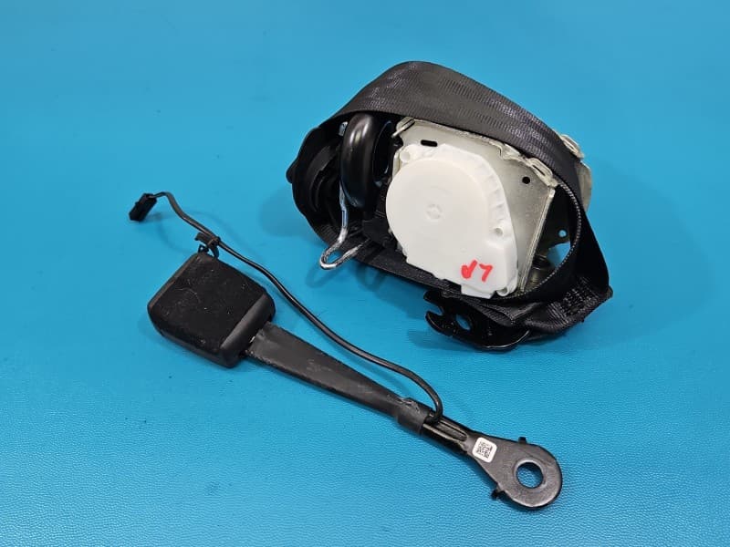 Pas bezpieczeństwa przód lewy kierowcy Skoda Octavia IV EU 34272359A 8Y0857755