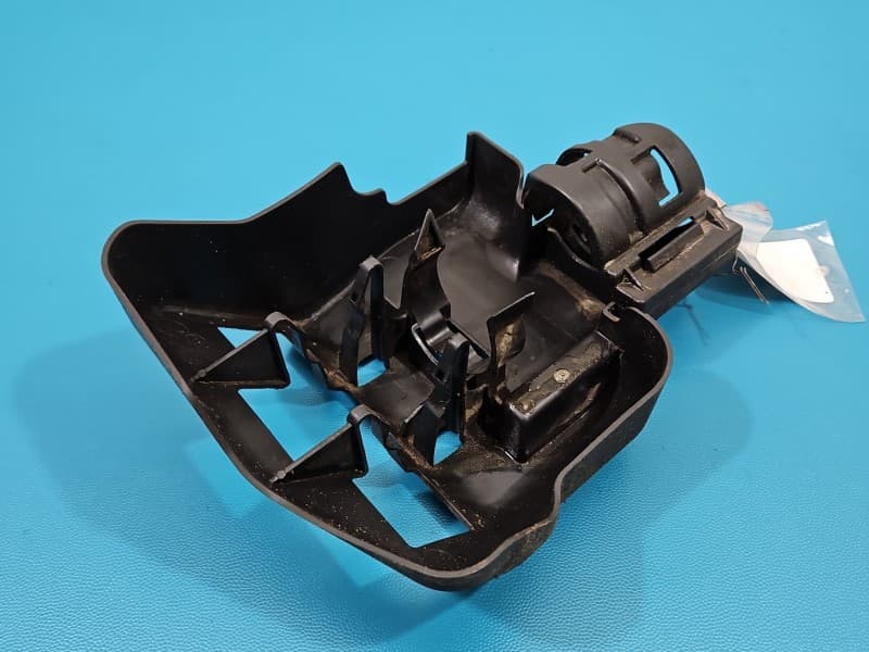 Osłona ZAŚLEPKA PLASTIK tylna amortyzatora prawa Peugeot 3008 II 16-23 9829129180