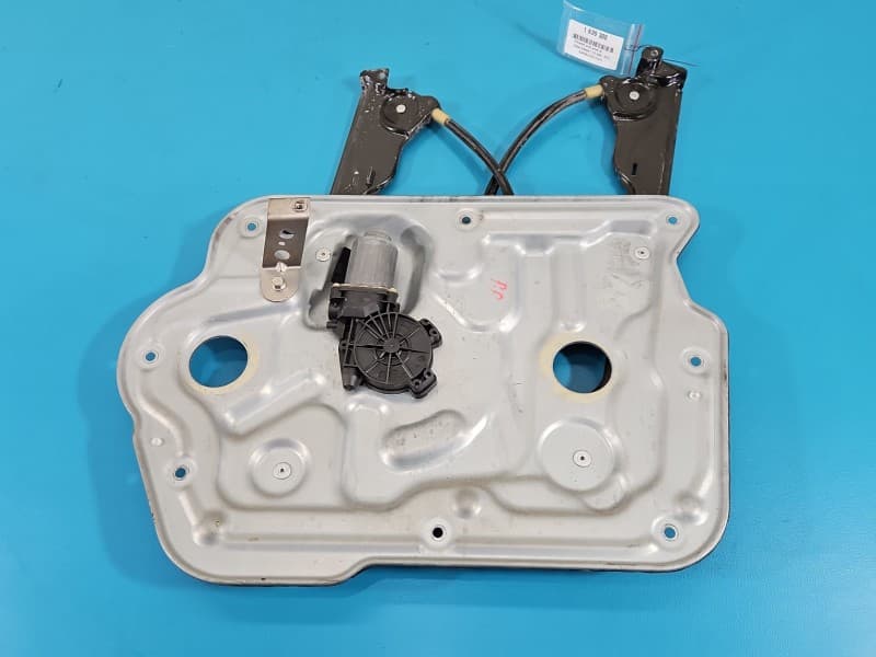 Podnośnik przód prawy SZYBY WINDA Nissan Qashqai I J10 06-13 Brak nr 2PIN 5d