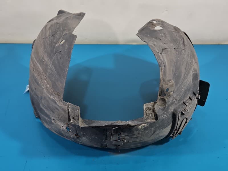 Nadkole przód prawe Opel Astra III H 13125605