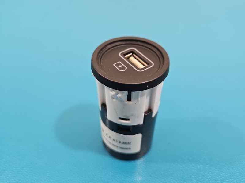 Gniazdo USB Hyundai Elantra VII 20- 96125-AA000 22112550414