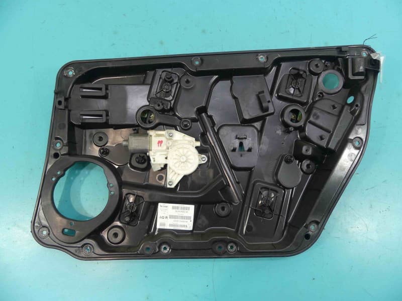 Podnośnik przód prawy SZYBY WINDA A2469065200 INFINITI QX30 H15 16-19 5pin 5d HB