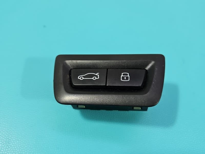 Przełącznik KLAPY BAGAŻNIKA BMW iX1 U11 5A1B301