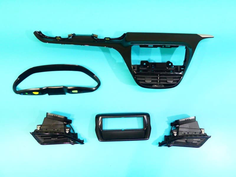 Listwa dekor deski Peugeot 208 I 12-19 5el KRATKA ŚRODKOWA 9673830077 + RAMKA LICZNIKA 9673859177 + RAMKA RADIA 9675661277