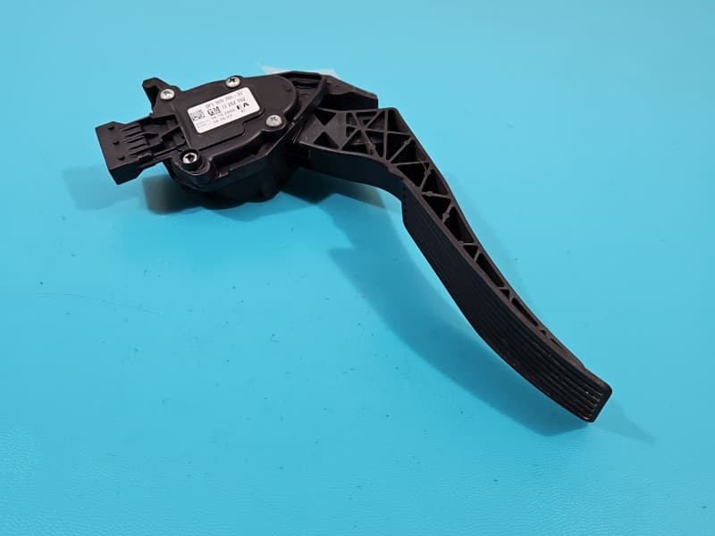 Pedał gazu potencjometr Chevrolet Cruze 1,8 16V F18D4 6PV009765-07 13252702