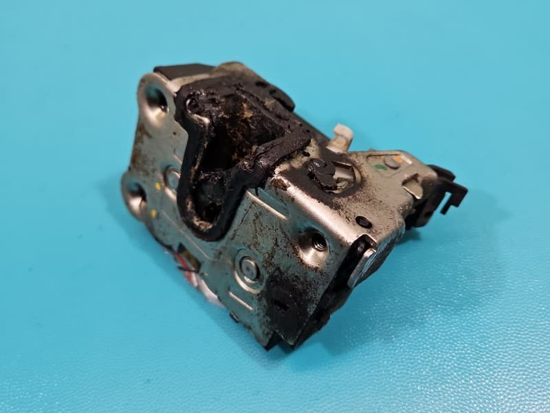 Zamek przód prawy Dacia Lodgy EUROPA 2pin