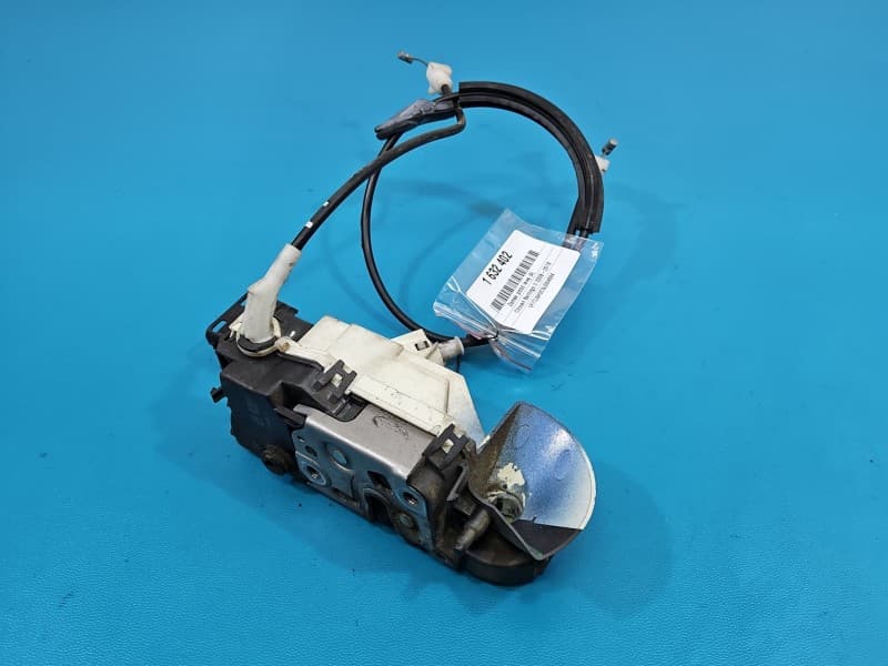 Zamek przód lewy Citroen Berlingo II EUROPA 6pin 828406