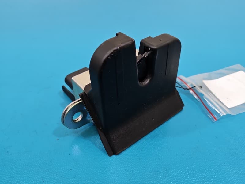 Zamek klapy tył Seat Leon III 12- HB 4 PIN 5F3827505C