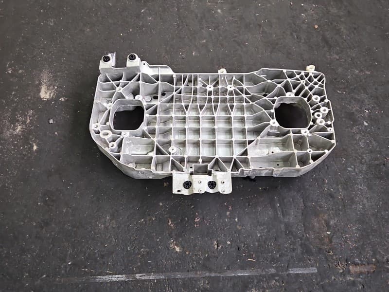 Mocowanie uchwyt Rama pomocnicza silnika BMW iX1 U11 4P9796429