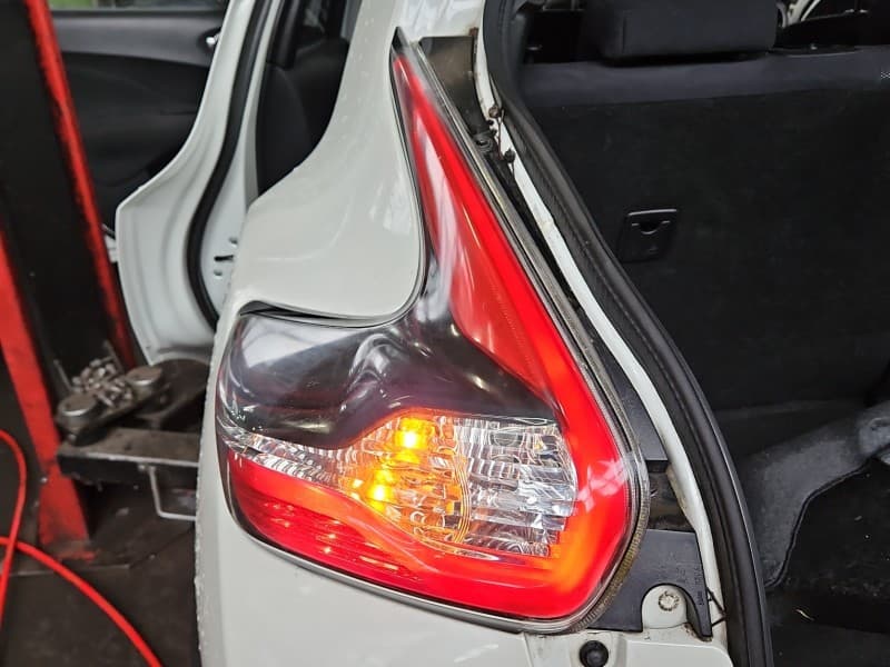 Lampa tył lewa błotnika Nissan Juke I F15 10-19 HB EUROPA L90049815