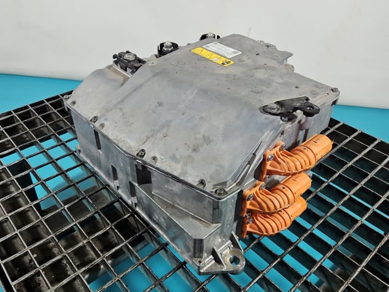 Przetwornica prądu BMW iX1 U11 napięcia inwerter 5A7F995 CCU220G-01