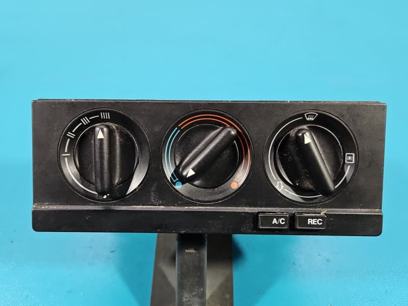 Konsola panel nawiewu Audi 80 B4 893959621