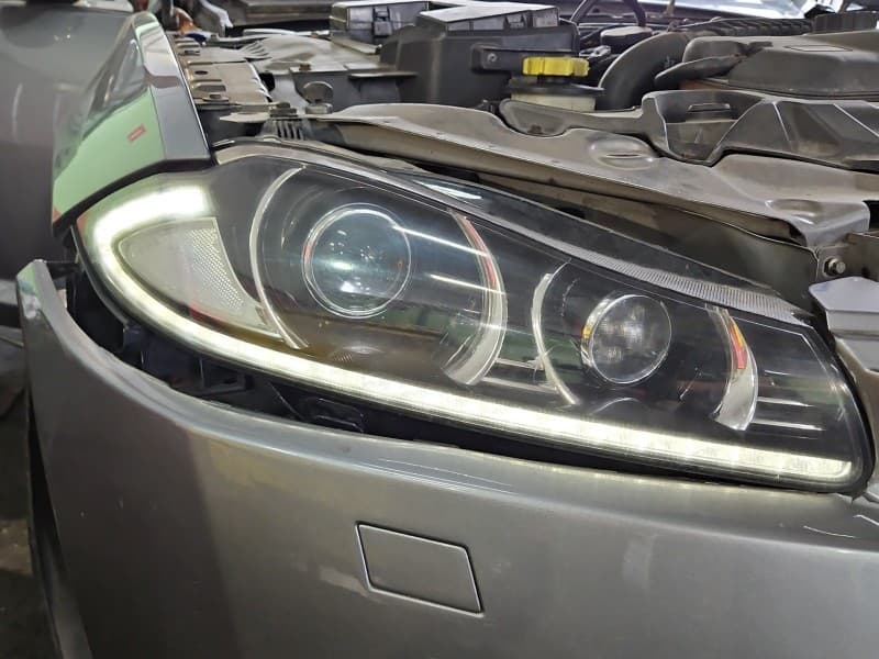Reflektor prawy lampa przód JAGUAR XF I X250 EUROPA CX23-13W029-EG