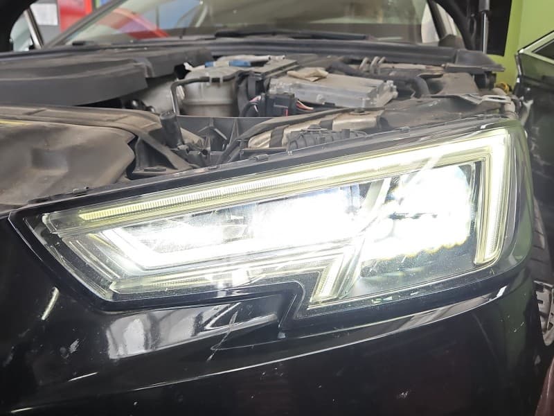 Reflektor lewy lampa przód Audi A4 B9 EUROPA 8W0941033