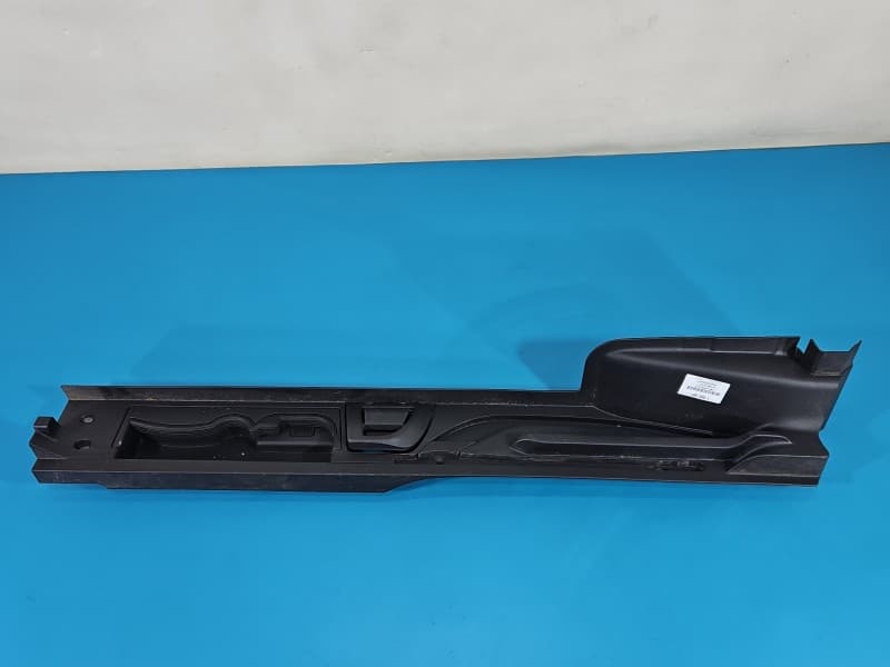 Osłona ZAŚLEPKA PLASTIK LISTWA BAGAŻNIKA KOMBI PRAWA Vw Passat B8 3G9858832