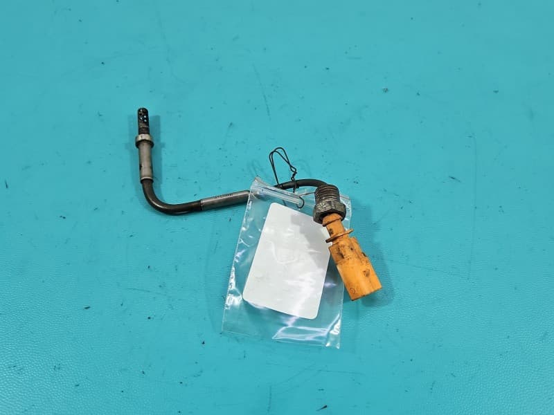 Czujnik temperatury spalin AUDI A4 B8 2,7 tdi CAMA 059906088K