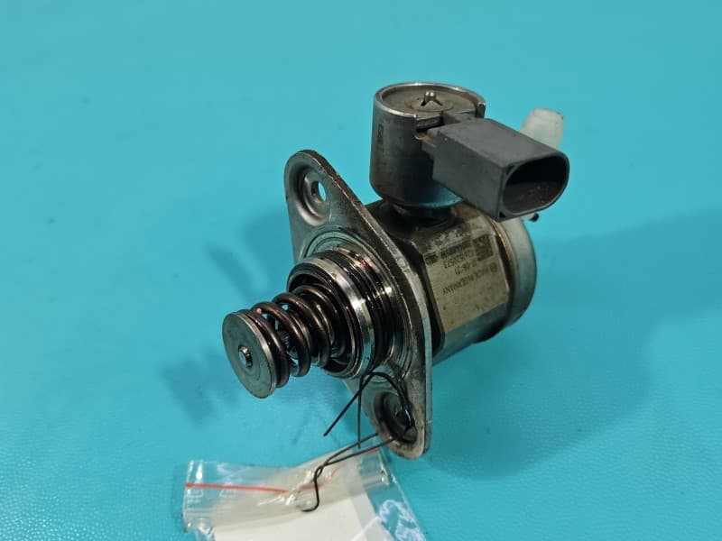 pompka Pompa paliwa Vw Passat B8 1,4 tsi 0261520573 7004488519 2 PIN