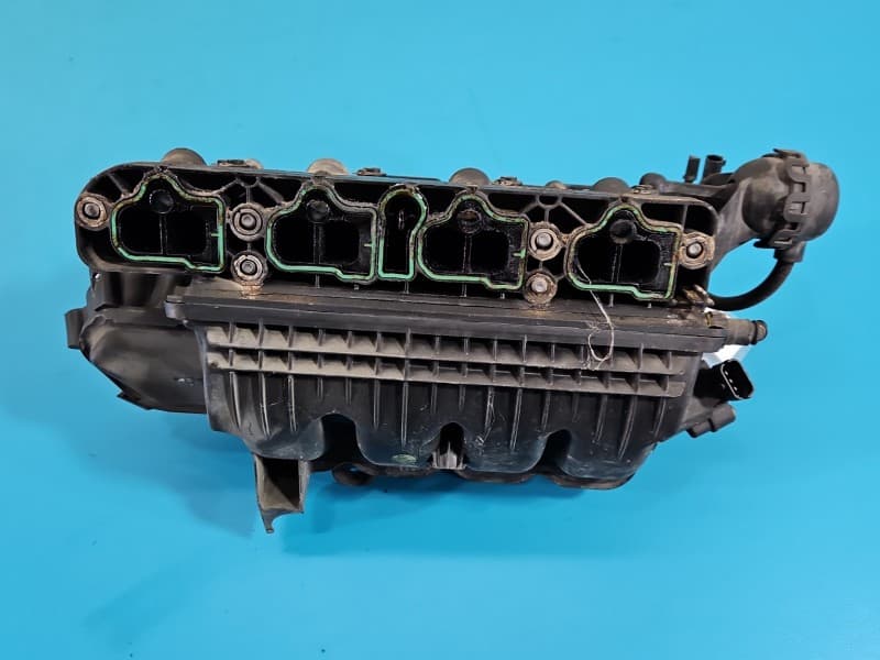 Kolektor ssący Opel Corsa D 1,4 16V 1019662S01