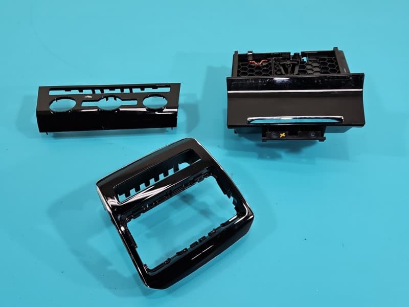 Listwa dekor deski Skoda Superb III 3V0858169B 3V0820075B 3el