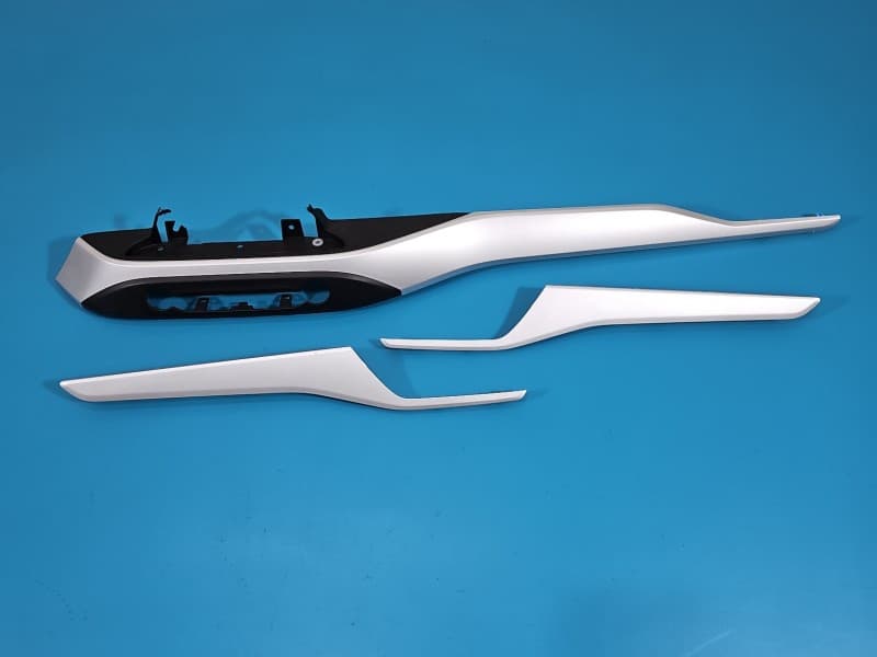 Listwa dekor deski Ford Focus Mk4 JX7B-A237B33-A JX7B-A237B32-A JX7B-A045H93-A JX7BA045H w jednej pęknięte mocowanie