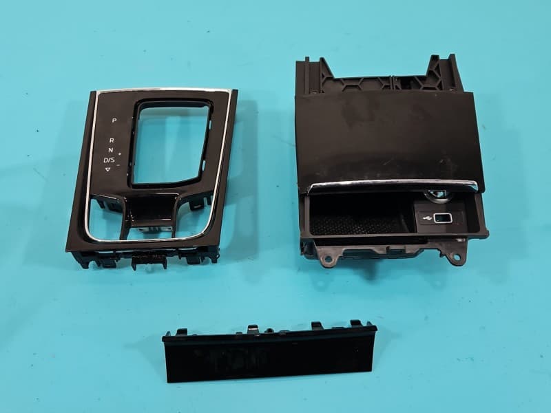Listwa dekor deski Skoda Karoq 566713203A 566863617 566863077 3 el