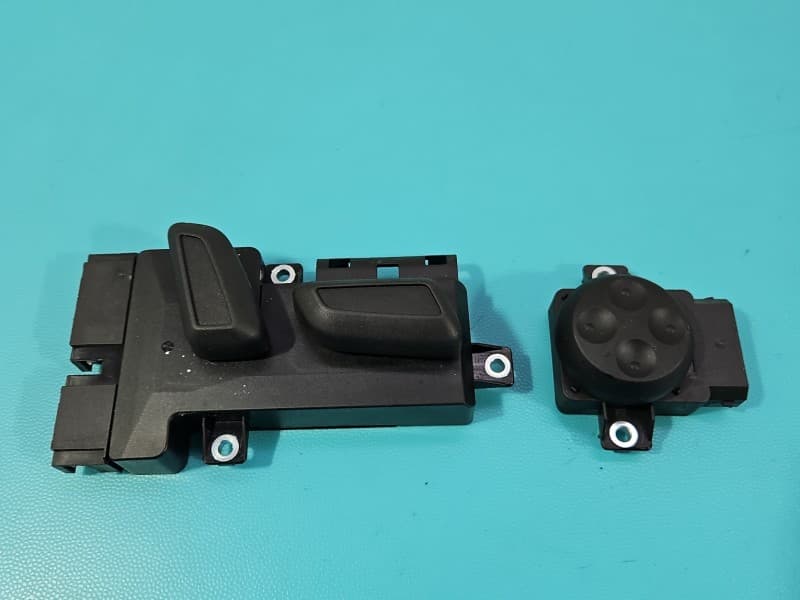Przełącznik regulacji fotela prawa strona Vw Sharan 7N II 10- 8K0959748 8E0959777B