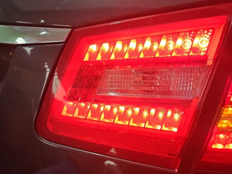 Lampa tył prawa klapy Mercedes W212 kombi EUROPA 2128201064