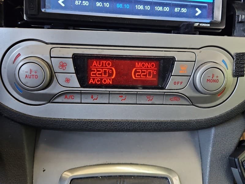 Konsola panel nawiewu Ford Kuga Mk1 I 08-13 7M5T-18C612-CK