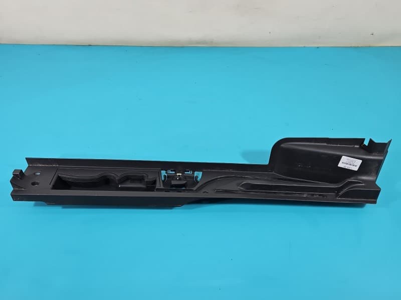 Osłona ZAŚLEPKA PLASTIK LISTWA BAGAŻNIKA KOMBI PRAWA Vw Passat B8 3G9858832