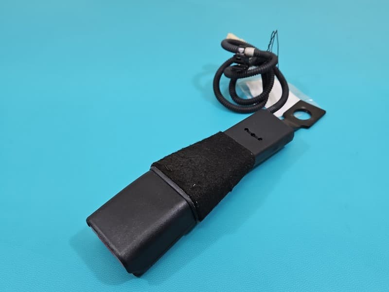 Pas bezpieczeństwa przód lewy kierowcy Suzuki Swift Mk8 EU 1060008 A180906CR