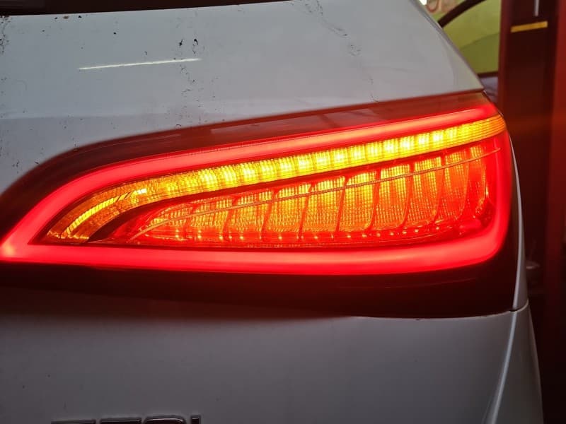Lampa tył prawa błotnika AUDI Q5 8R 08- HB EUROPA