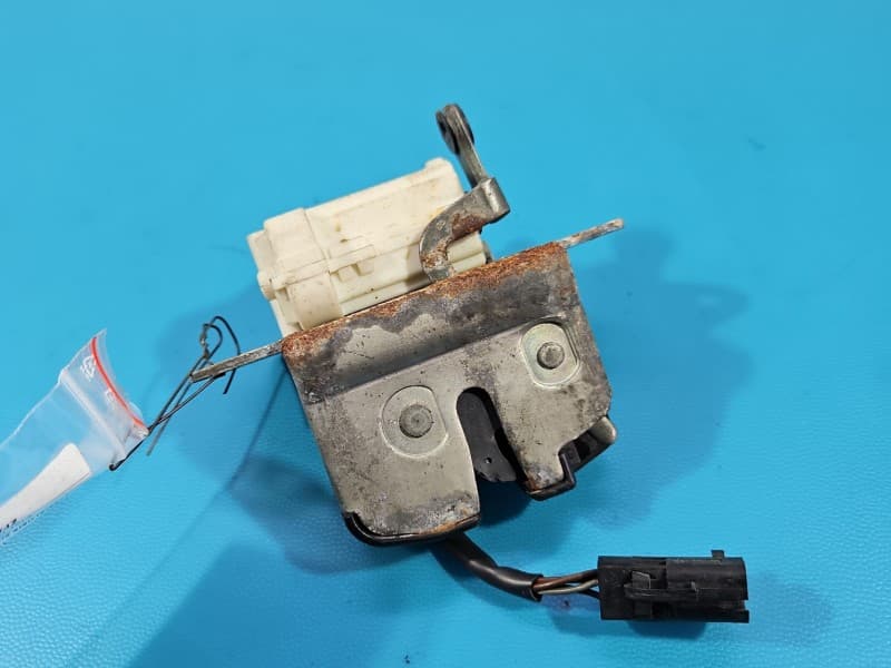 Zamek klapy tył Fiat Croma II kombi korozja 2+2pin kombi