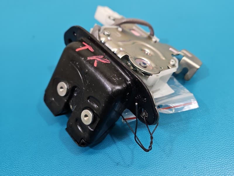 Zamek klapy tył Honda HR-V II 13-18 HB 2+ 2 PIN