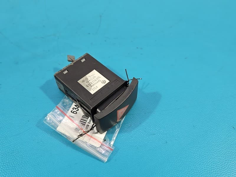 Przełącznik świateł awaryjnych Skoda Superb I 3U0953235D