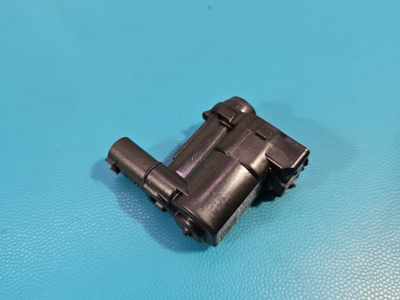 Siłownik klapki wlewu paliwa BMW X3 G01 7464379