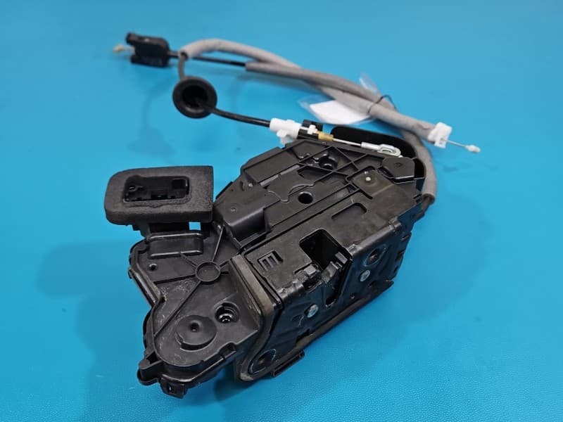 Zamek przód lewy Skoda Octavia IV EUROPA 7pin 5TB837015C