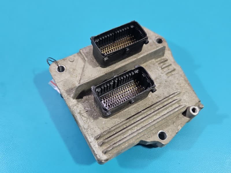 Komputer Sterownik silnika Opel Vectra C 1,6 16V 28020956
