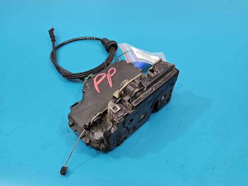 Zamek przód prawy Seat Ibiza III 6L EUROPA Brak numeru
