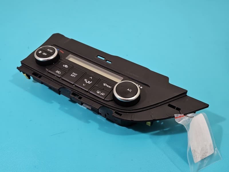 Konsola panel nawiewu Toyota Auris II 55900-02380 698-4U45B