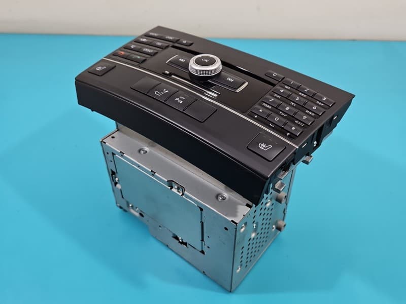 Radio fabryczne Mercedes W212 A2129008304 radioodtwarzacz
