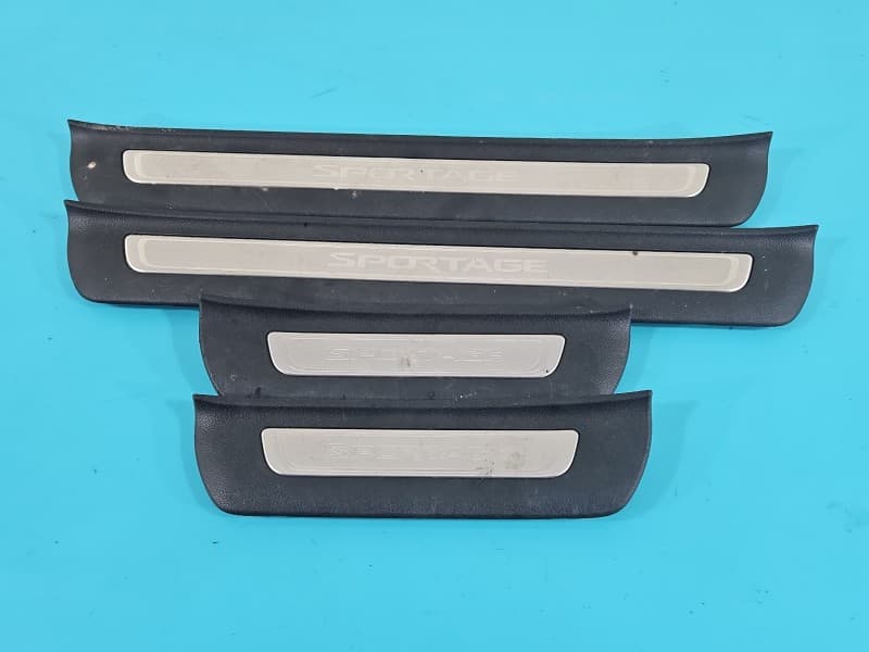 Listwa dekor deski Kia Sportage IV 15-21 85887-F1500WK 85878-F1500 85883-F1500WK 85873-F1500WK 4el. TL Uszkodzone mocowanie , PL- wgniecenie,