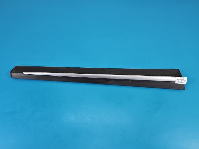 Listwa drzwi przód prawa Mazda CX-3 14-21 D10E-51RA1