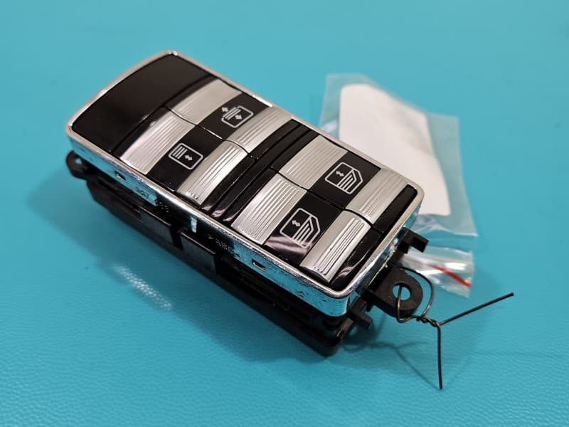 Przełącznik szyb Mercedes W221 szyb EU A2218214551