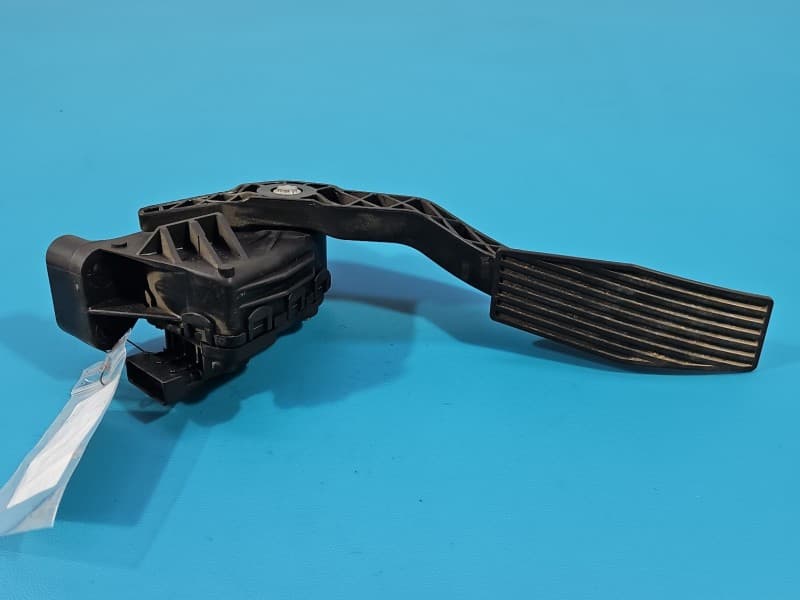 Pedał gazu potencjometr Opel Astra III H 1,7 cdti 9157998