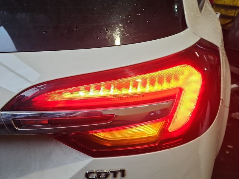 Lampa tył prawa błotnika Opel Insignia A kombi EUROPA 39024223